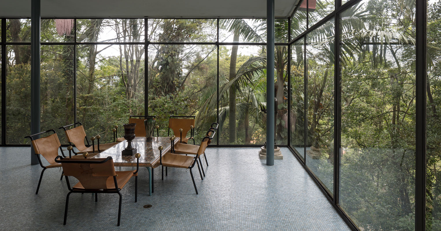 Lina Bo Bardi and la Casa de Vidro benchmark architecture VILLAS
